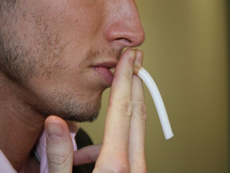Zigaretten rauchen symbolisiert schlechte Potenz